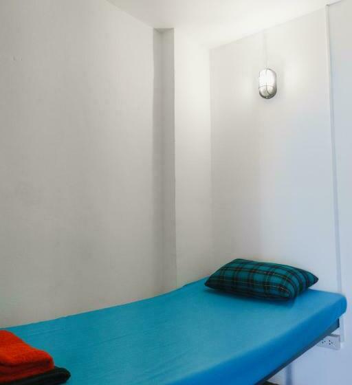 Pomme Hostel Restaurant & Bar   Private Sleeping Cabins