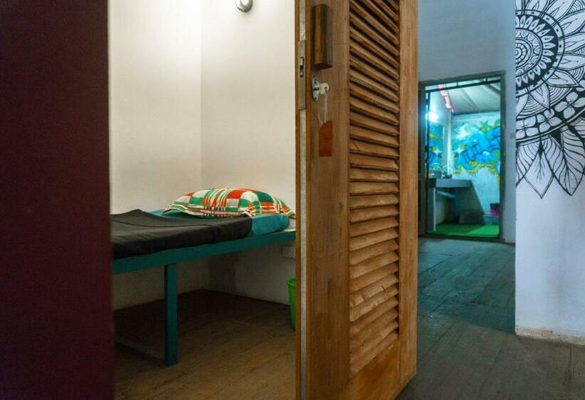 Pomme Hostel Restaurant & Bar   Private Sleeping Cabins