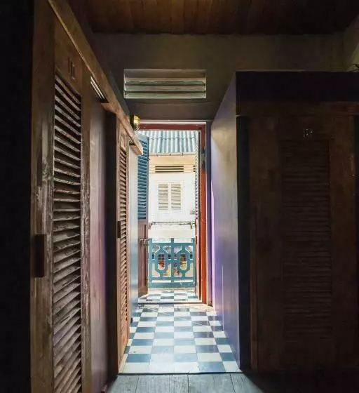 Pomme Hostel Restaurant & Bar   Private Sleeping Cabins