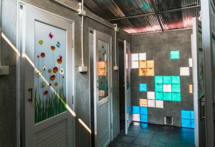 Pomme Hostel Restaurant & Bar   Private Sleeping Cabins