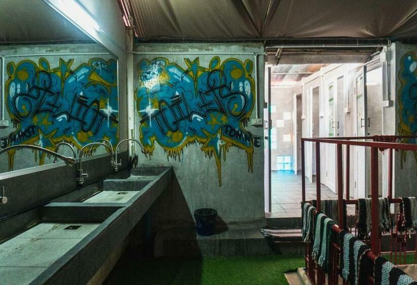 Pomme Hostel Restaurant & Bar   Private Sleeping Cabins