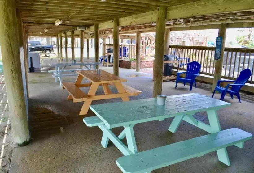 Retkeilymaja Blue Dolphin Inn And Cottages