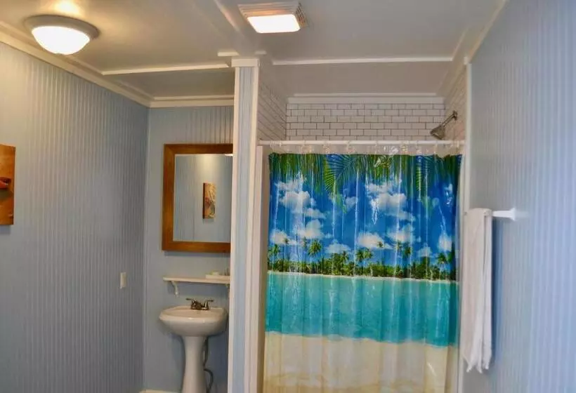 Retkeilymaja Blue Dolphin Inn And Cottages