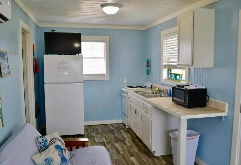 Retkeilymaja Blue Dolphin Inn And Cottages