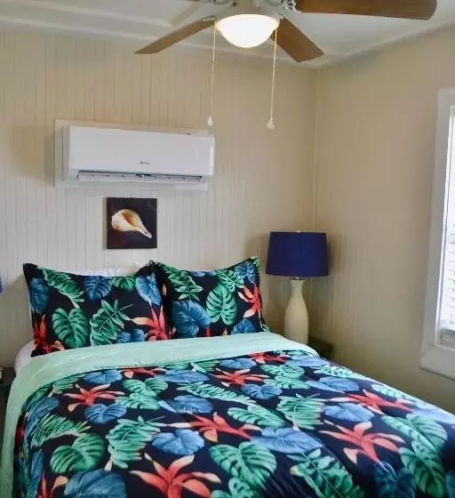 Retkeilymaja Blue Dolphin Inn And Cottages