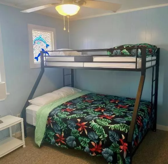 Retkeilymaja Blue Dolphin Inn And Cottages