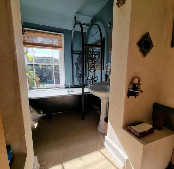 Alma House Bed And Breakfast