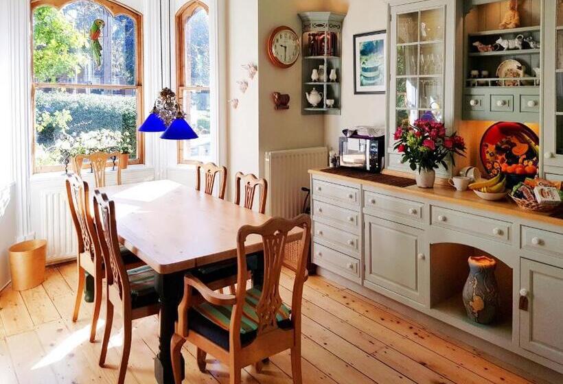 Alma House Bed And Breakfast