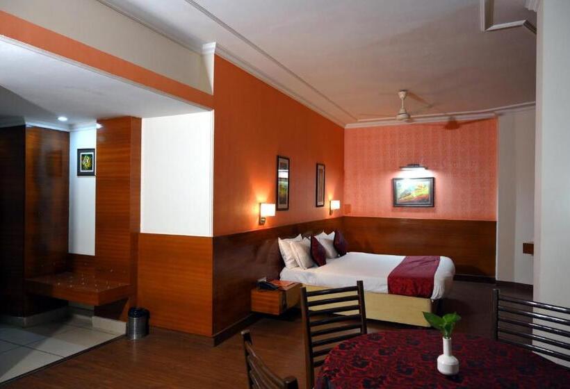 Hotel Capital O 83037 Moksha Stays
