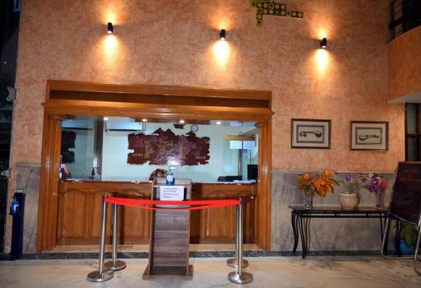 Hotel Capital O 83037 Moksha Stays