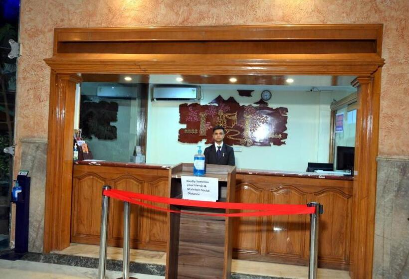 Hotel Capital O 83037 Moksha Stays