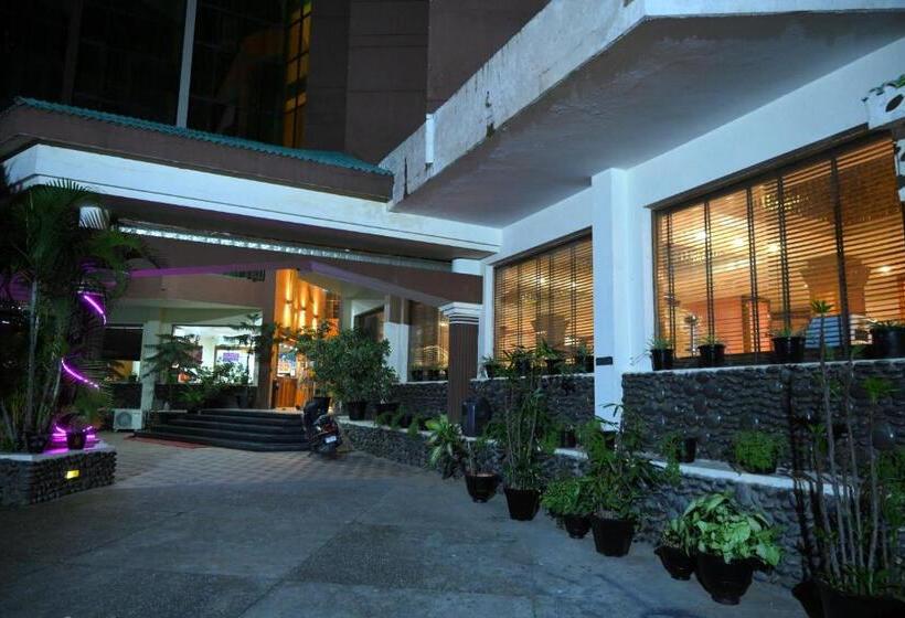 Hotel Capital O 83037 Moksha Stays