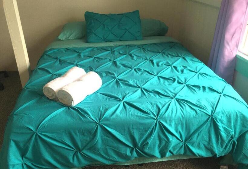 Pahoa Village Hostel