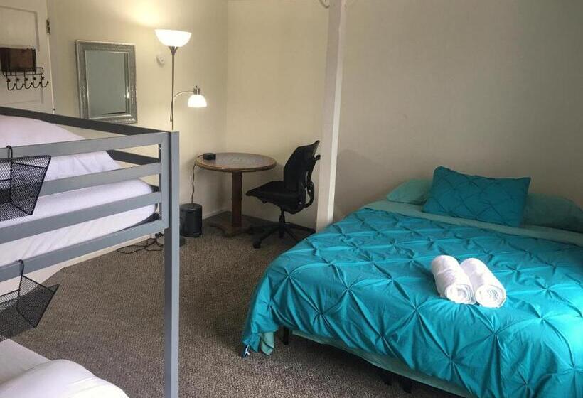 Pahoa Village Hostel