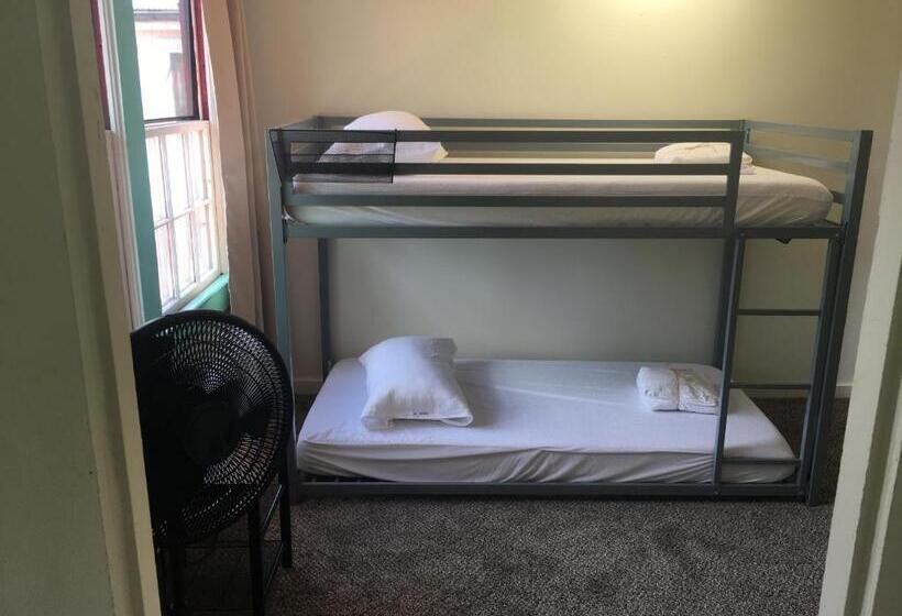 Pahoa Village Hostel