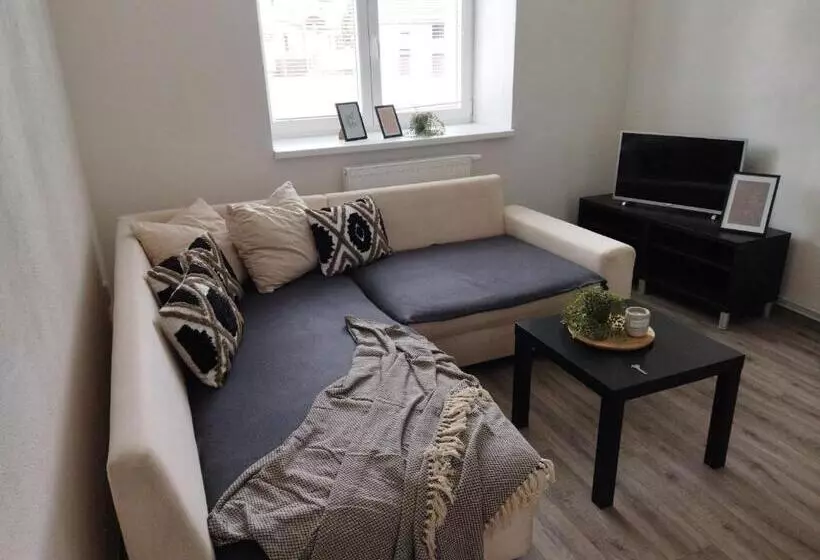 Retkeilymaja Penzion Ostrov U Stribra 13