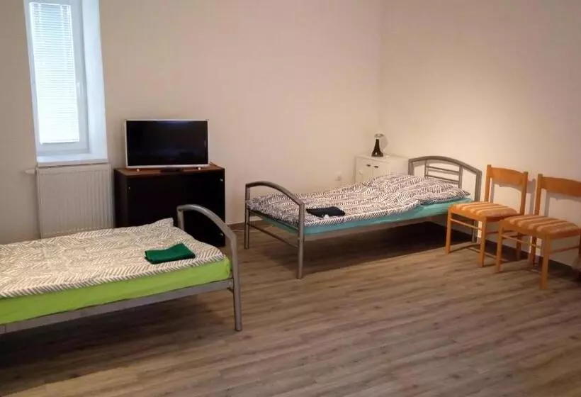 Retkeilymaja Penzion Ostrov U Stribra 13