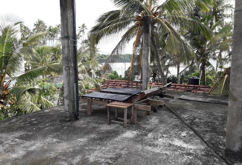 ホテル Laksiri Villa