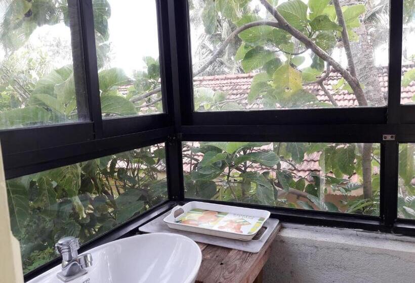 ホテル Laksiri Villa