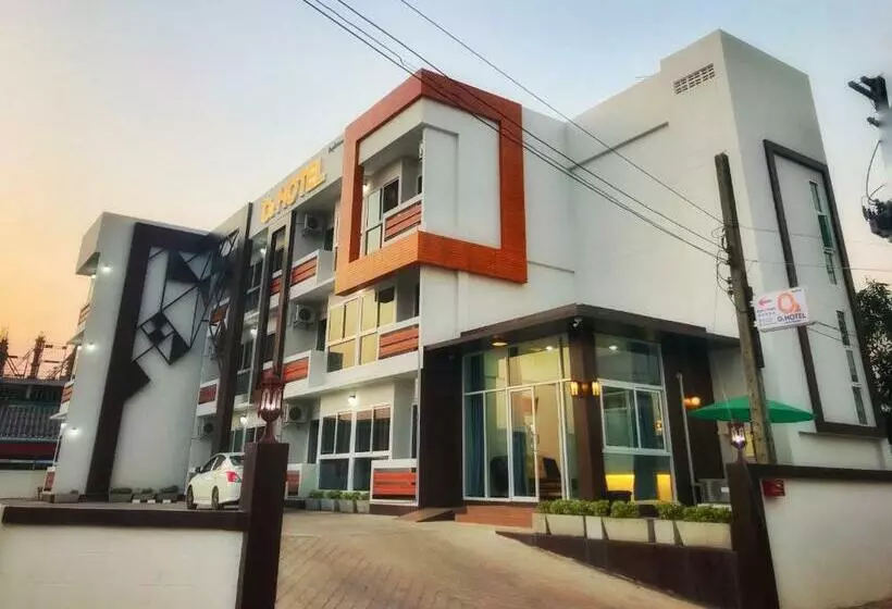 O2 Hotel สกลนคร