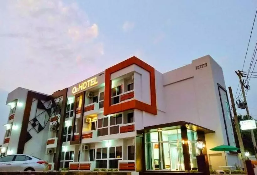 O2 Hotel สกลนคร