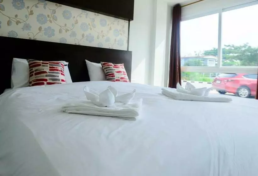 O2 Hotel สกลนคร