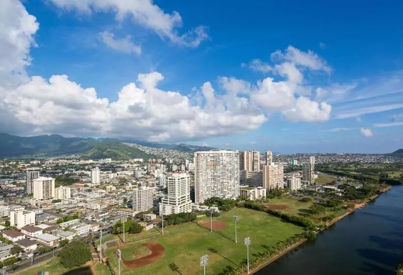 Waikiki Penthouse @ The Monarch