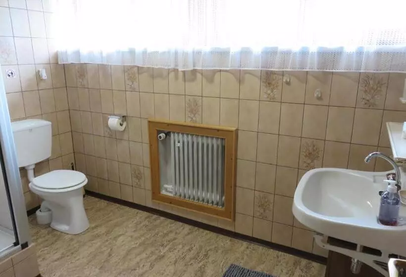 Aamiaismajoitus (B&B) Haus Elena