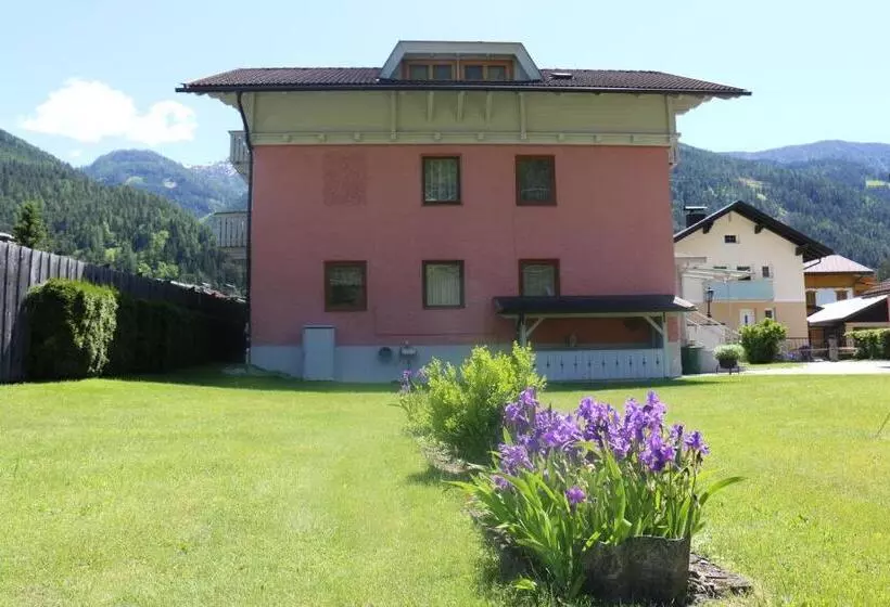 Aamiaismajoitus (B&B) Haus Elena