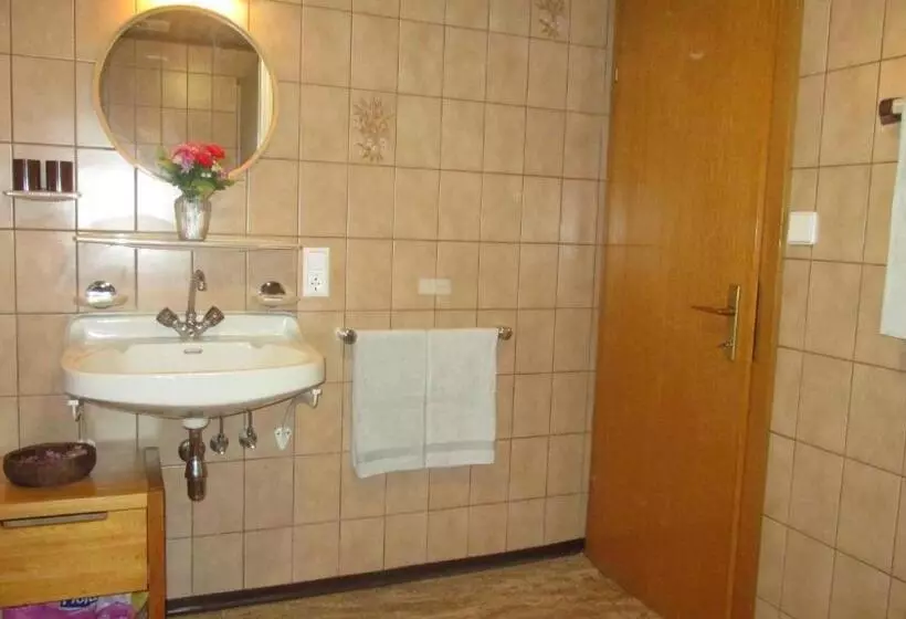 Aamiaismajoitus (B&B) Haus Elena