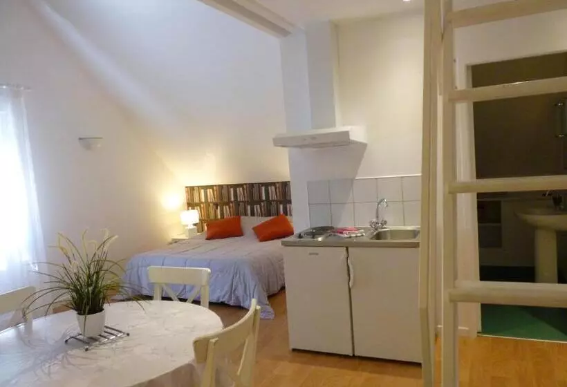 Aamiaismajoitus (B&B) Les Petits Jardins