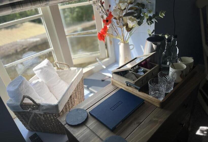 민박 The Crewe Arms