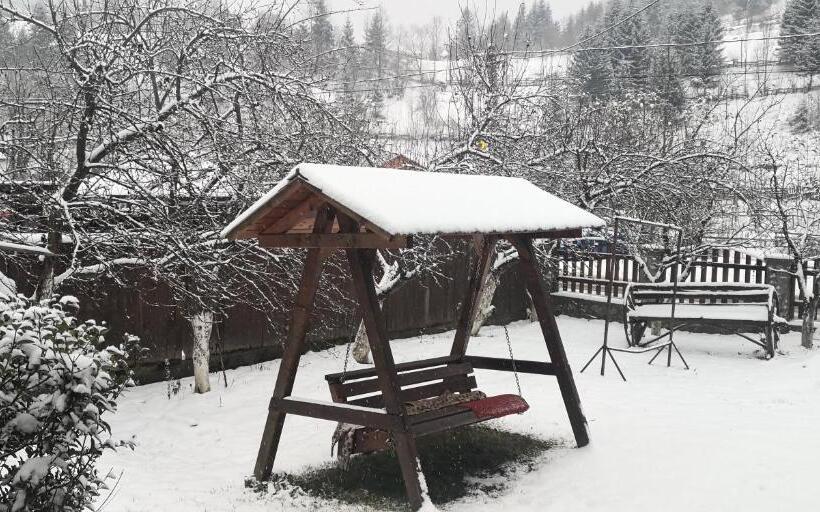 ホテル Pensiunea Piatra Mandrutului