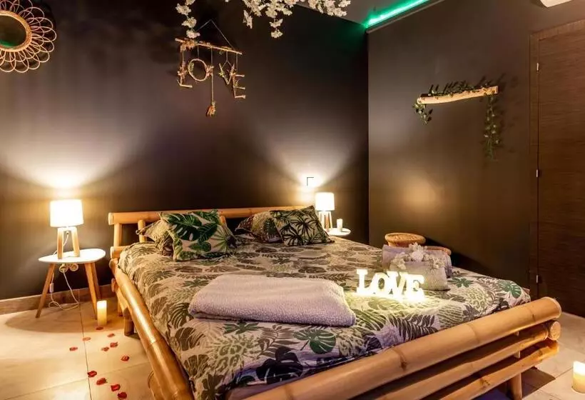 Hotelli Sweet Uni Vert Jacuzzi