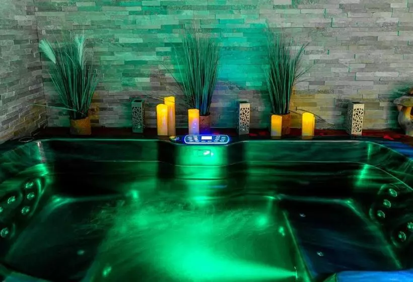 Hotelli Sweet Uni Vert Jacuzzi