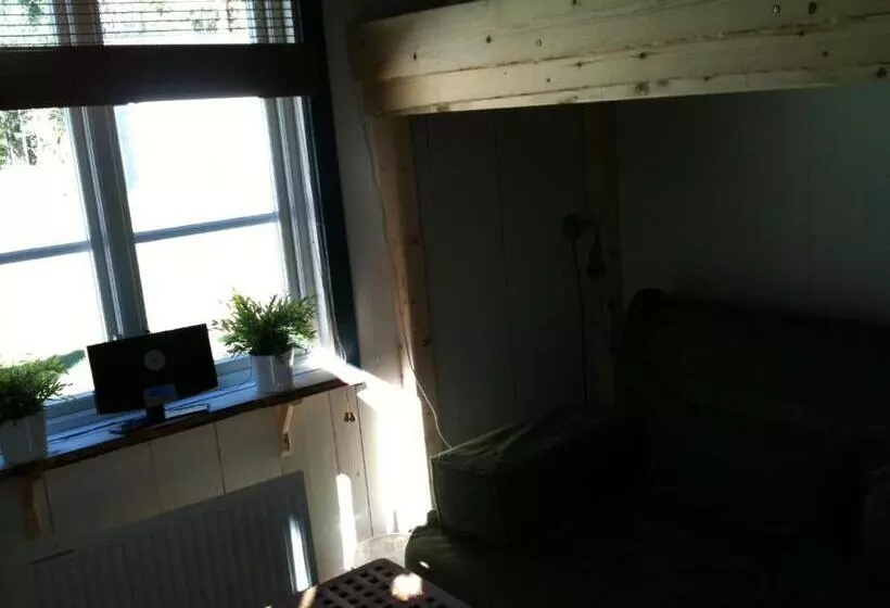 Lönneberga Vandrarhem & Hostel