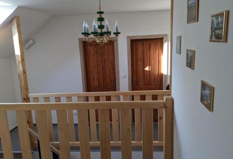 Panzió Chalupa U Rybníka Střehom