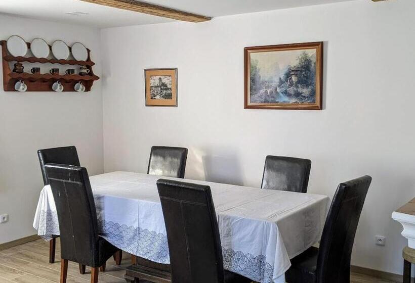 Panzió Chalupa U Rybníka Střehom