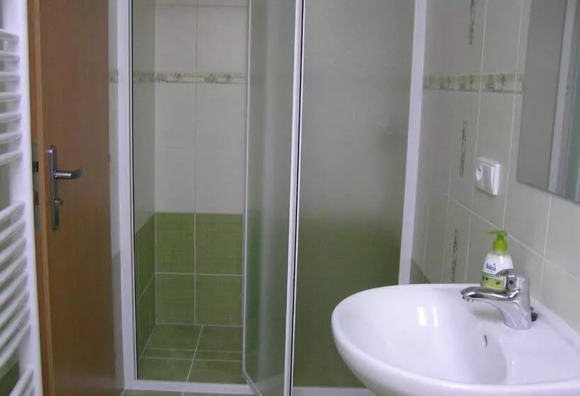 ペンション Penzion U Tomášů