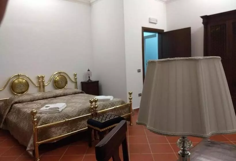 Aamiaismajoitus (B&B) Castel Di Pietra