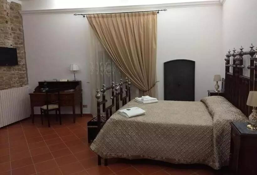 Aamiaismajoitus (B&B) Castel Di Pietra