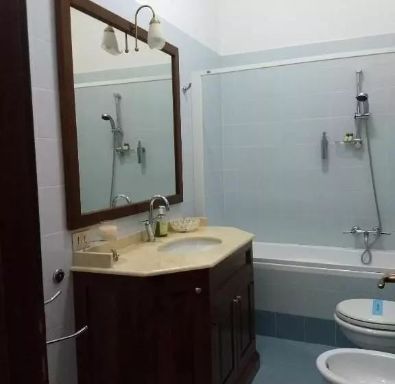 Aamiaismajoitus (B&B) Castel Di Pietra