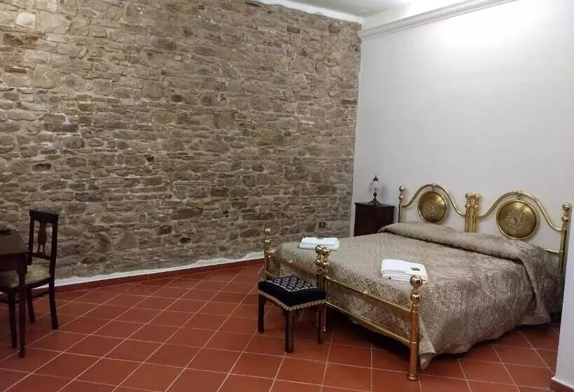 Aamiaismajoitus (B&B) Castel Di Pietra