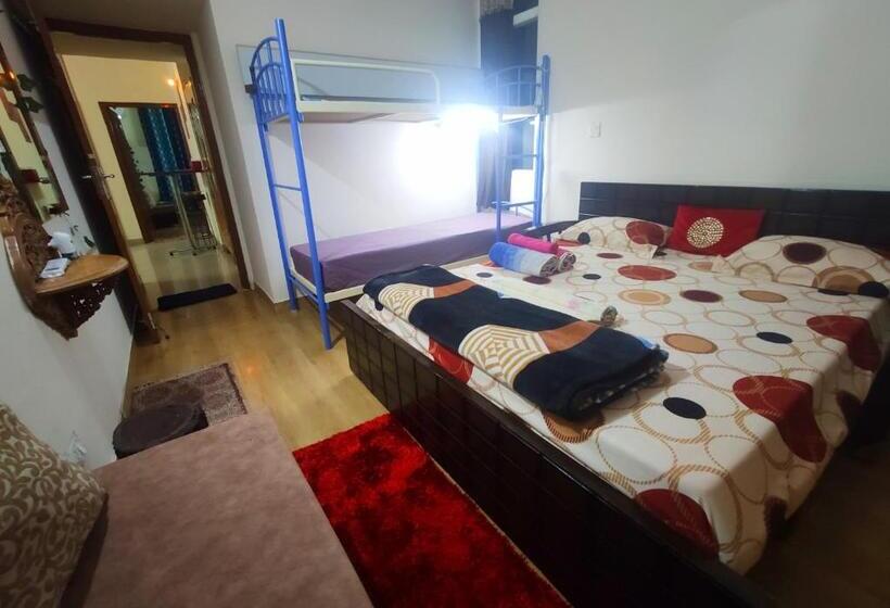 Bed and Breakfast Exclusive Floor On Manali Expressway For Family
