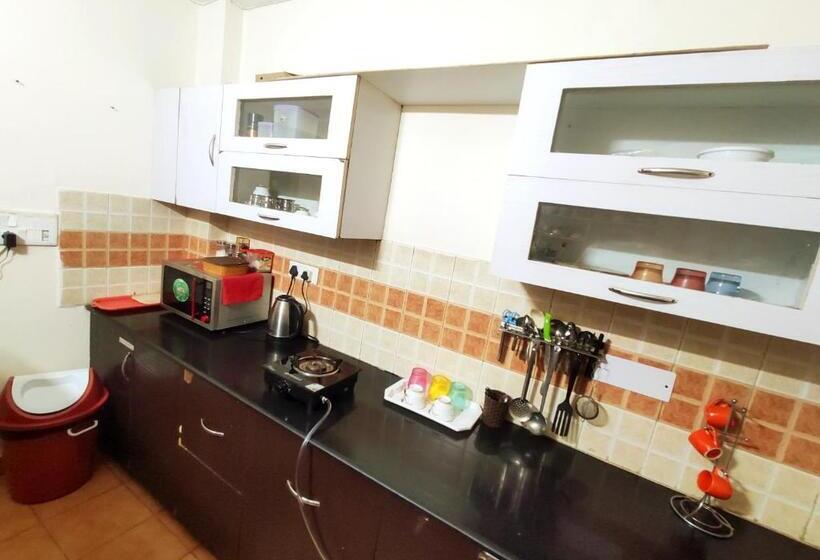 Bed and Breakfast Exclusive Floor On Manali Expressway For Family