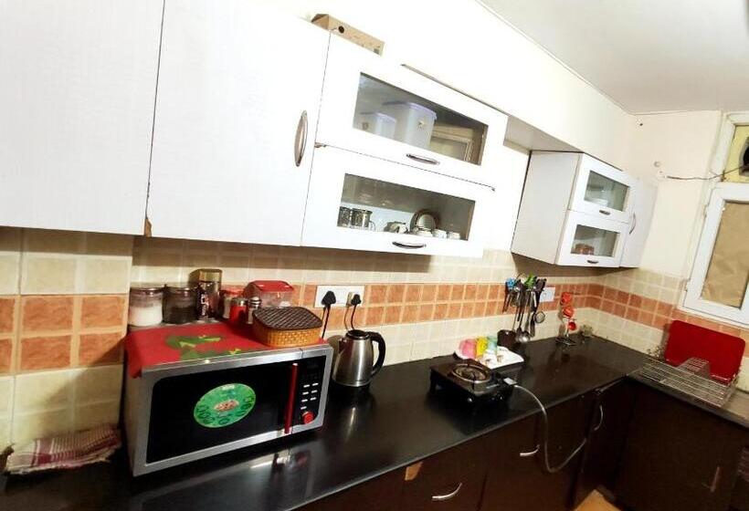 Bed and Breakfast Exclusive Floor On Manali Expressway For Family