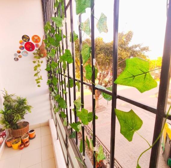 Bed and Breakfast Exclusive Floor On Manali Expressway For Family