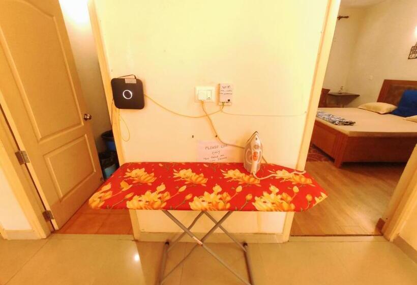 Bed and Breakfast Exclusive Floor On Manali Expressway For Family