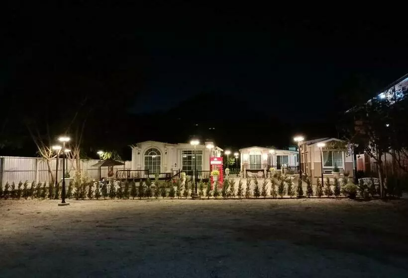 ベッドアンドブレックファースト Khaoyaitriplefive