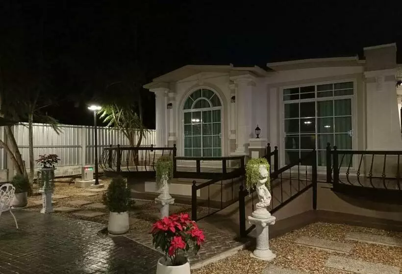 ベッドアンドブレックファースト Khaoyaitriplefive